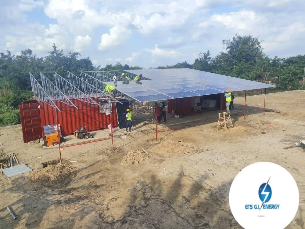 Installation d'un champ solaire de 60 kW pour l'électrification de la communauté de Calavi à Cotonou au Bénin .